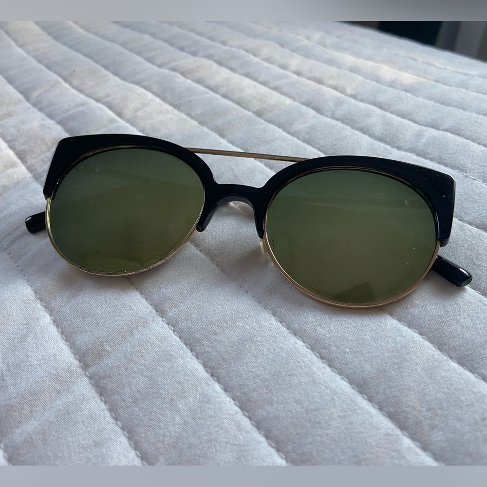 Women’s metal & plastic framed cat eye sun glasses - OSFM